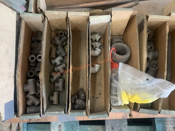 pallet--assorted-pipe-fittings-image-12