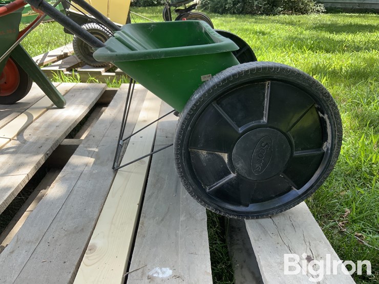 walk-behind-&-pull-type-lawn-spreaders-&-sprayer-image-16