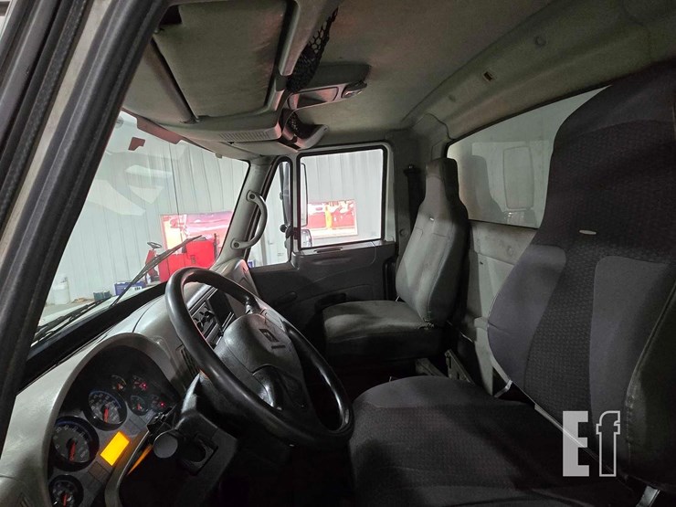 2011-international-durastar-4300-image-17