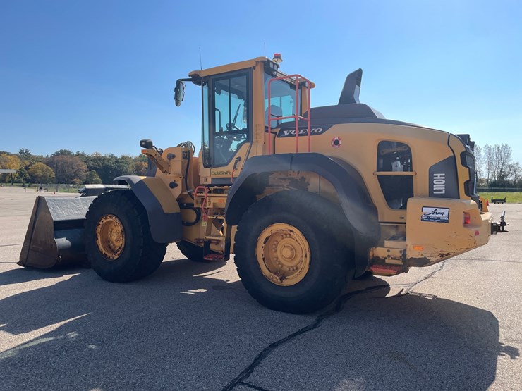 #1500-•-2017-volvo-l110h-wheel-loader-with-bucket-image-9