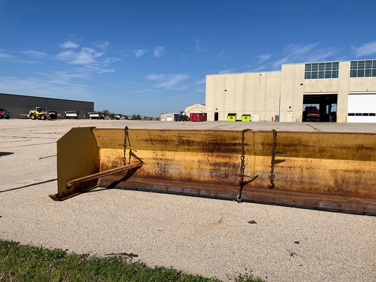 #1533-•-quality-welding-service-loader-bucket-snow-pusher-image-3
