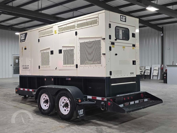 2013-caterpillar-xq200-2-image-4