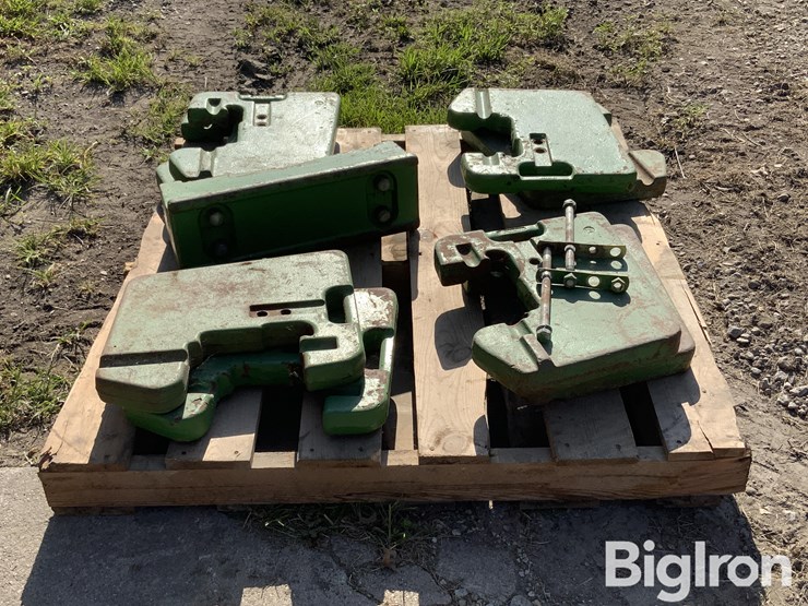 john-deere-100#-tractor-suitcase-weights-image-8