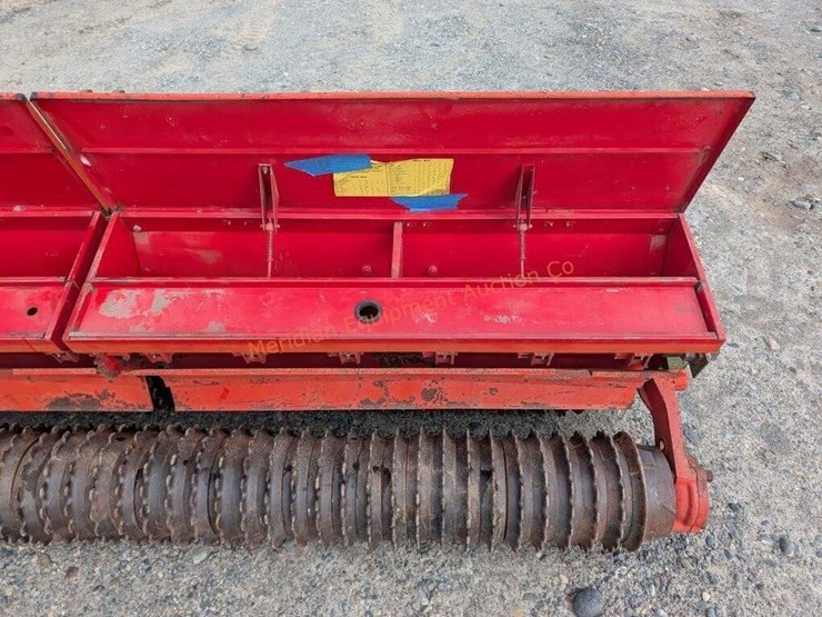 brillion-sure-stand-8'-3pt-seeder-image-8
