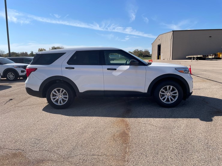 #1528-•-2021-ford-explorer-awd-suv-(has-wi-title)-image-24