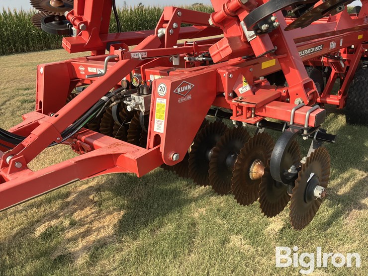 2018-kuhn-krause-excelerator-8005-vertical-tillage-image-9