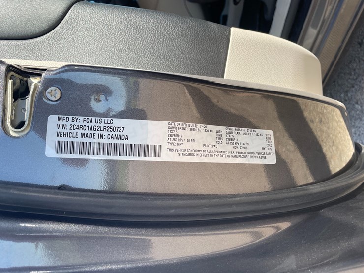 #1515-•-2020-chrysler-voyager-mini-van-(has-wi-title)-image-24