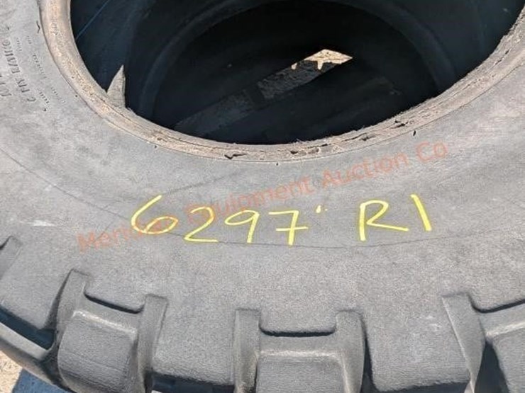 2--16.9x24-armstrong-torx-trac-hd-tires-image-8
