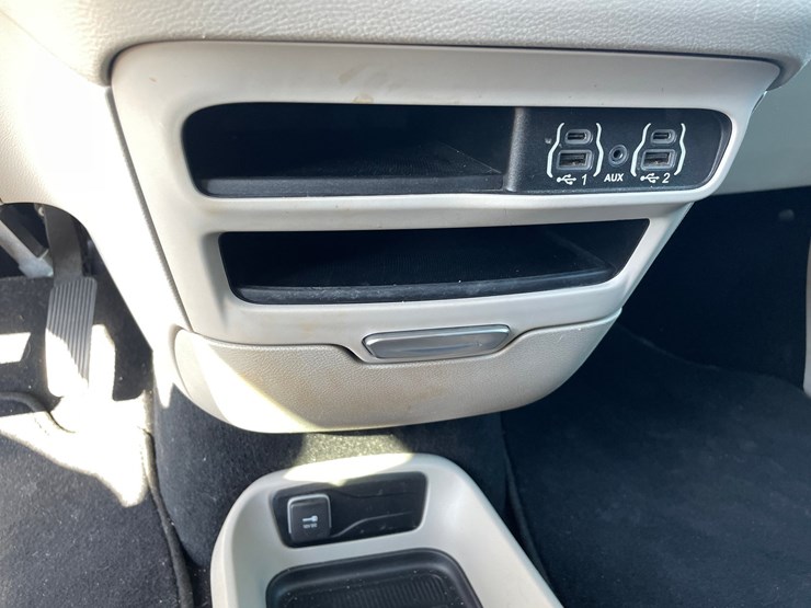 #1521-•-2021-chrysler-voyager-mini-van-(has-wi-title)-image-29