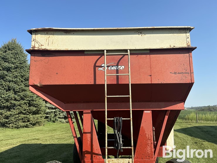 demco-gravity-wagon-image-12