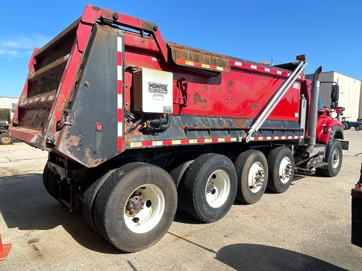 #1502-•-2018-international-7600-quad-axle-dump-truck-(has-wi-title)-with-accessories-image-6