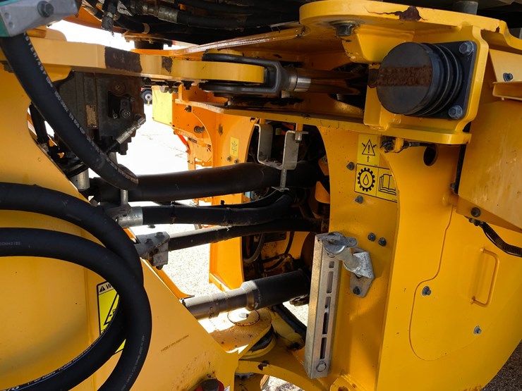 #1500-•-2017-volvo-l110h-wheel-loader-with-bucket-image-29