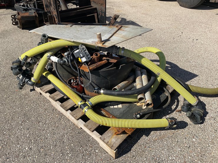 #1502-•-2018-international-7600-quad-axle-dump-truck-(has-wi-title)-with-accessories-image-54