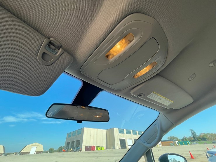 #1517-•-2021-chrysler-voyager-mini-van-(has-wi-title)-image-12