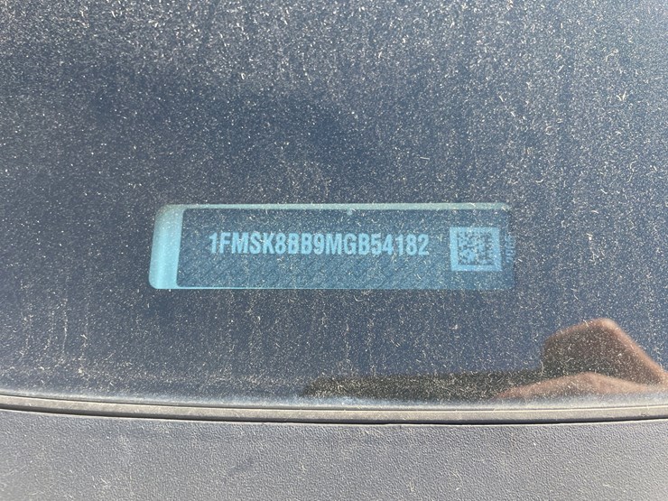 #1528-•-2021-ford-explorer-awd-suv-(has-wi-title)-image-25