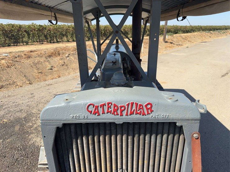 caterpillar-thirty-with-canopy-image-16