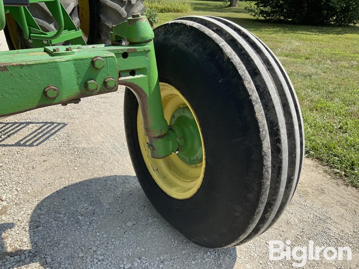 1982-john-deere-4240-2wd-tractor-image-18