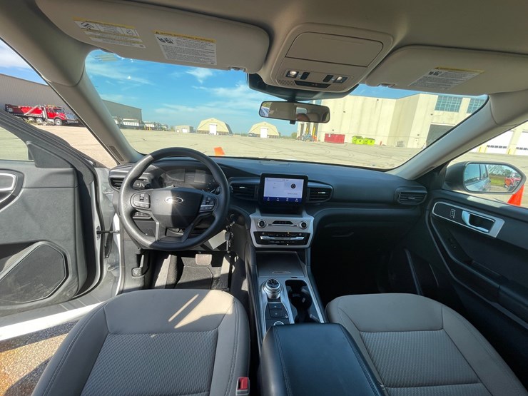 #1528-•-2021-ford-explorer-awd-suv-(has-wi-title)-image-5
