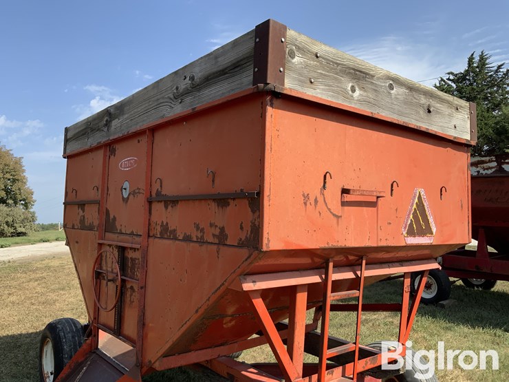farm-king-m10-gravity-wagon-image-10