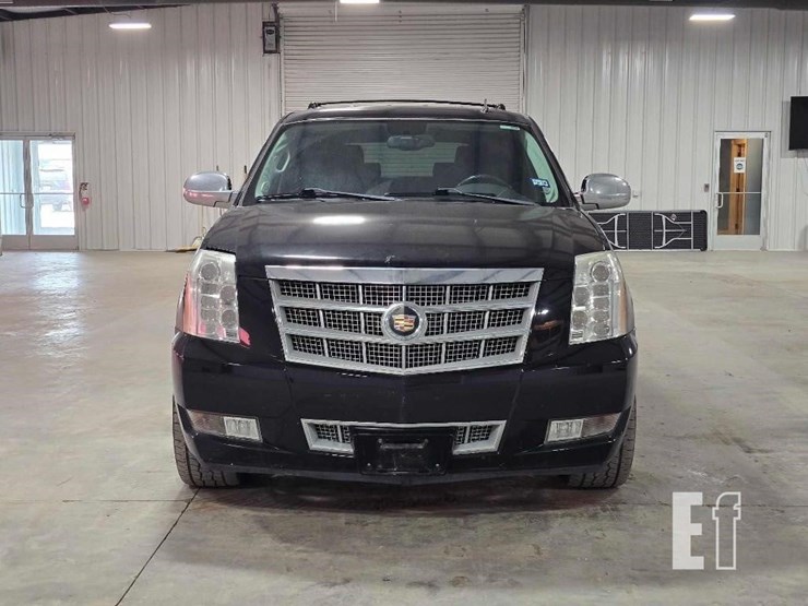 2013-cadillac-escalade-platinum-image-7