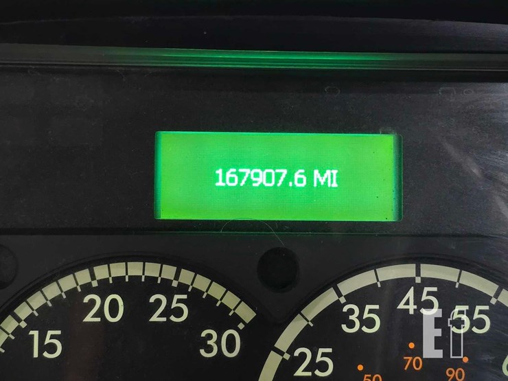 2016-freightliner-108sd-image-13