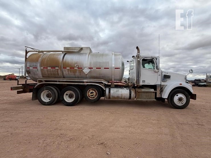 2013-freightliner-122sd-image-6