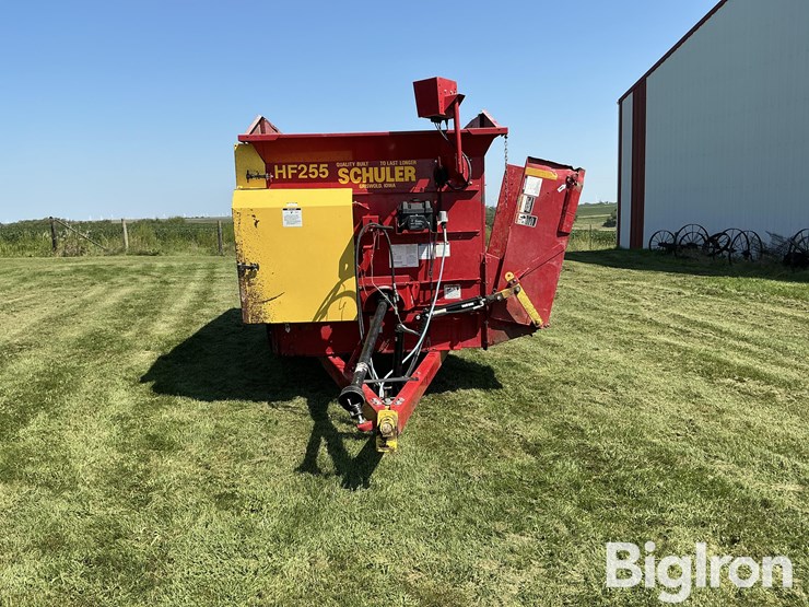 schuler-hf255-feed-wagon-image-2