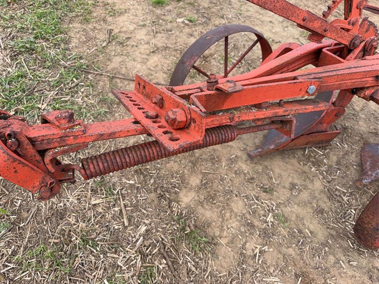 oliver-three-bottom-vineyard-plow-image-6