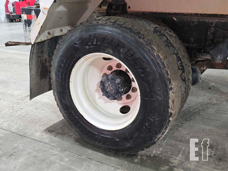 2019-freightliner-business-class-m2-106-image-21