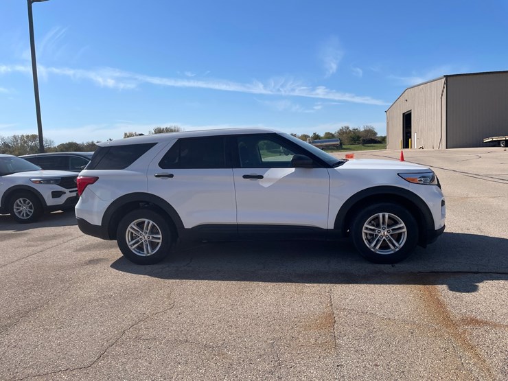 #1527-•-2022-ford-explorer-awd-suv-(has-wi-title)-image-24