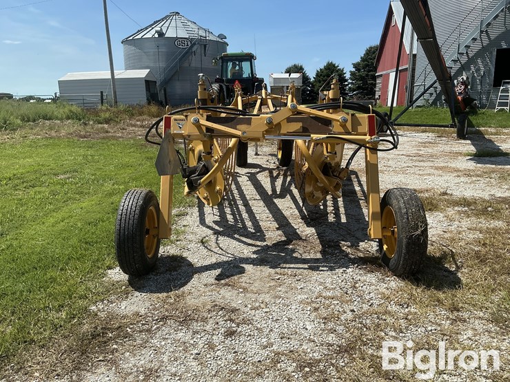 2009-vermeer-r2300-twin-basket-hay-rake-image-6