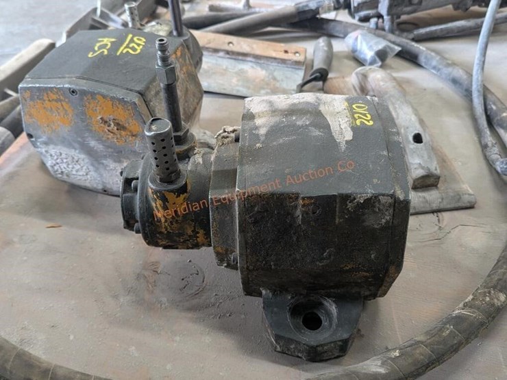 pallet--concrete-vibrators-&-assorted-tools-image-8