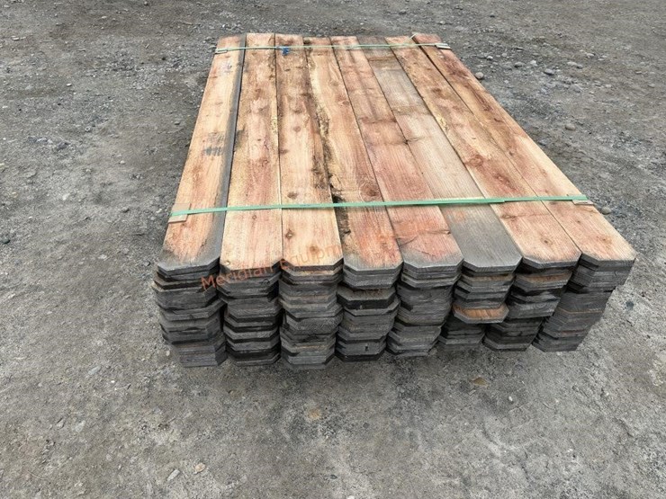 ~147--dog-ear-cedar-fencing-pieces-image-5