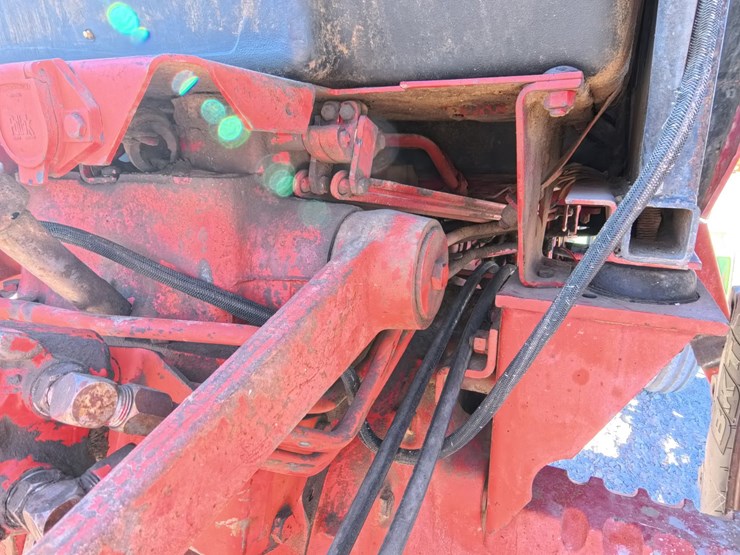 #1056-•-international-986-tractor-image-13