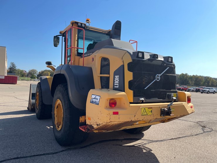 #1500-•-2017-volvo-l110h-wheel-loader-with-bucket-image-8