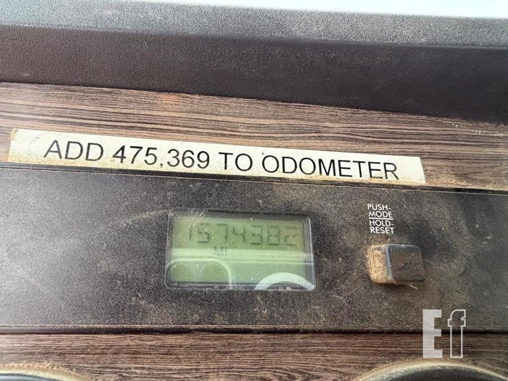 2014-freightliner-122sd-image-17