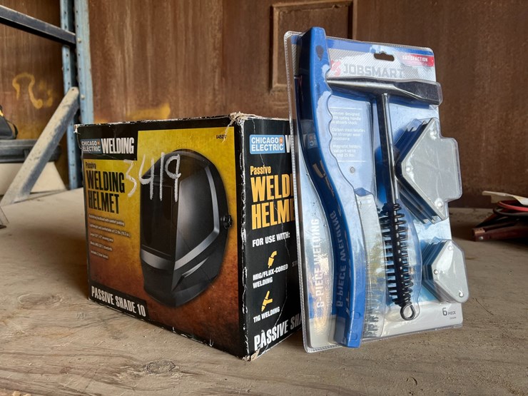 #3419-•-chicago-electric-welding-helmet-w/-jobsmart-welding-tools-set-image-1