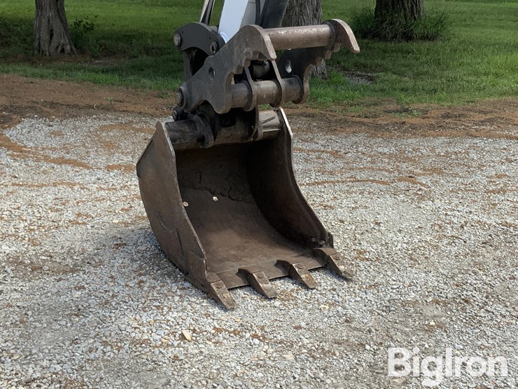 2011-bobcat-e42-mini-excavator-image-17