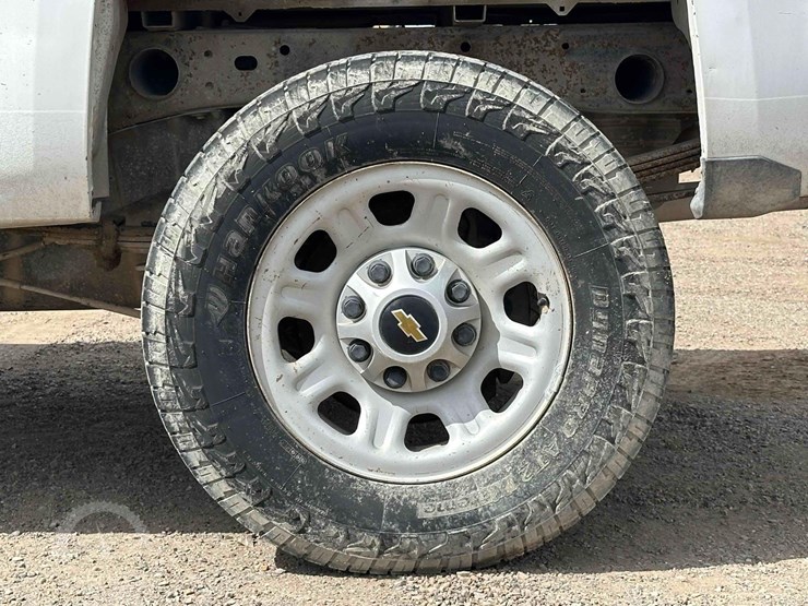 2015-chevrolet-silverado-2500hd-image-16