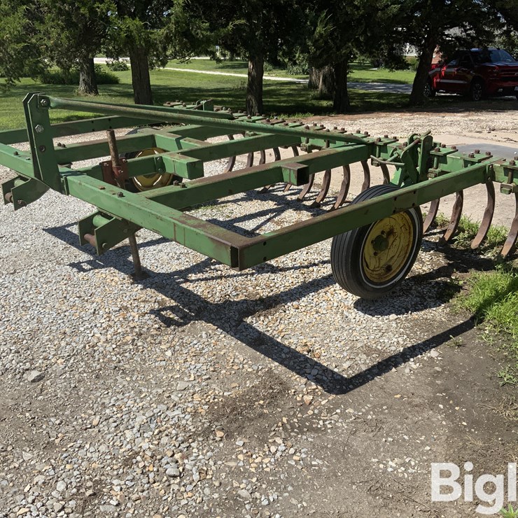 John Deere E1600 3-Pt 10' Stick/Root Rake