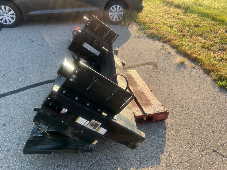 #1514-•-1,300-lb.-electric-tommy-gate-image-5
