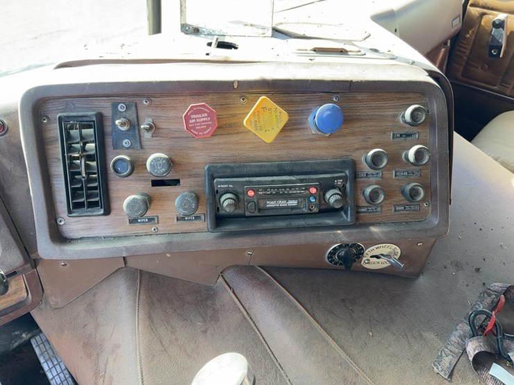 1980-white-road-commander-image-14
