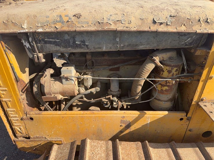 caterpillar-fifteen-image-13
