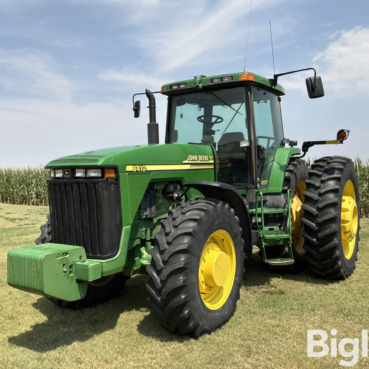 2000 John Deere 8410 MFWD Tractor