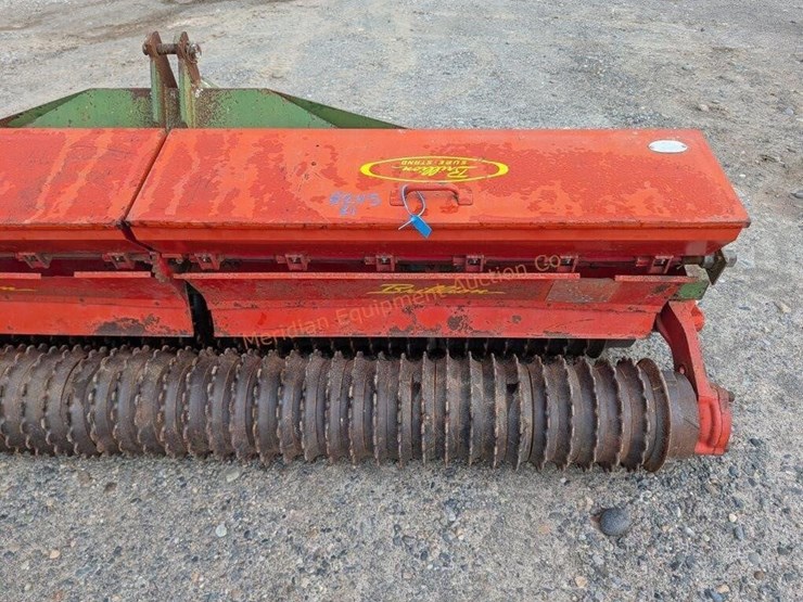 brillion-sure-stand-8'-3pt-seeder-image-7