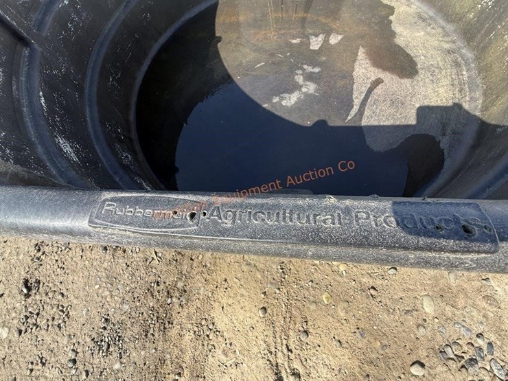 rubbermaid-300-gallon-stock-tank-image-10