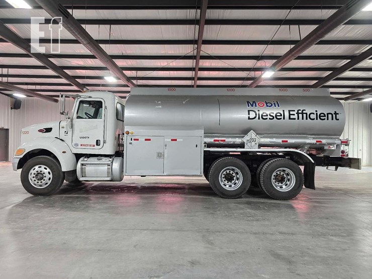 2013-peterbilt-348-image-5