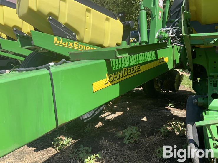2004-john-deere-1760-maxemerge-plus-12r30"-vacuum-planter-image-14