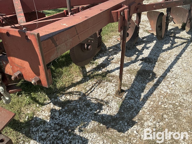international-harvester-700-5-bottom-moldboard-plow-image-10