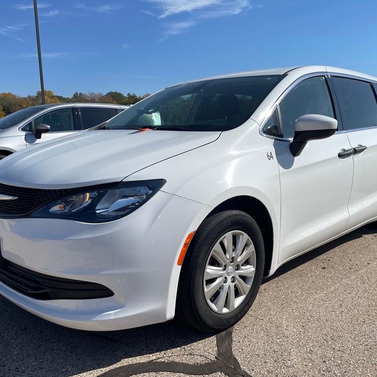 #1520 • 2020 Chrysler Voyager Mini Van (Has WI Title)
